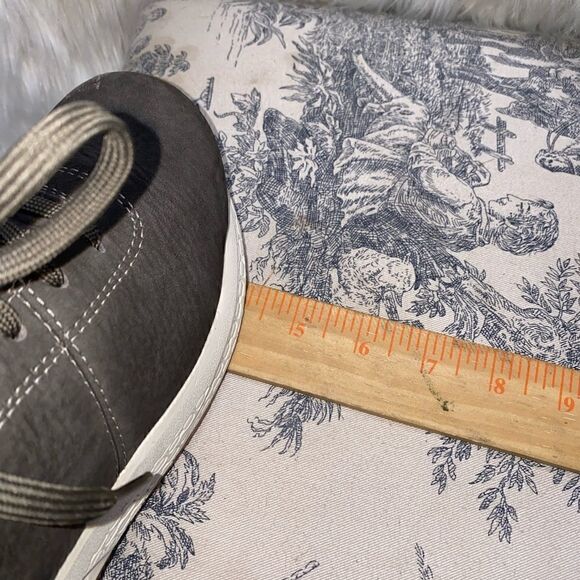 L.L. BEAN WOMAN'S Size 7.5M suede Shoes - Picture 11 of 11